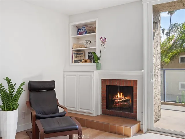 $888,000 | 1 3rd Place, Unit 2, Long Beach, CA 90802