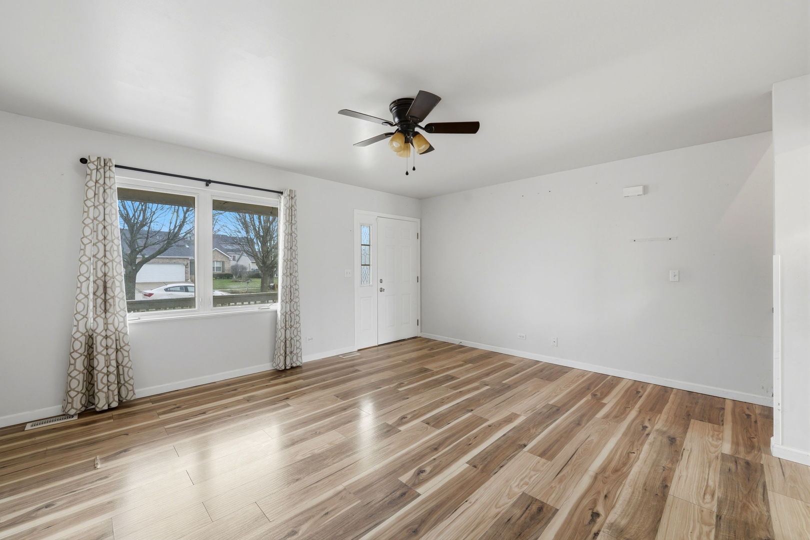 688 Elizabeth Street, Unit 688 Maple Park, IL 60151 - Photo 4 of 33