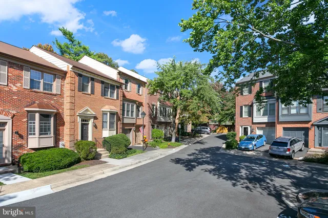 a view of an outdoor space