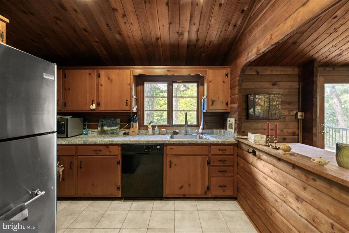 210 Spruce Road Front Royal, VA 22630 - Photo 8 of 29 Kitchen