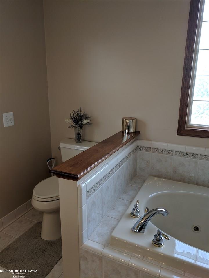 1934 Sundance Ridge Howell, MI 48843 - Photo 25 of 62 31376026-24.JPG