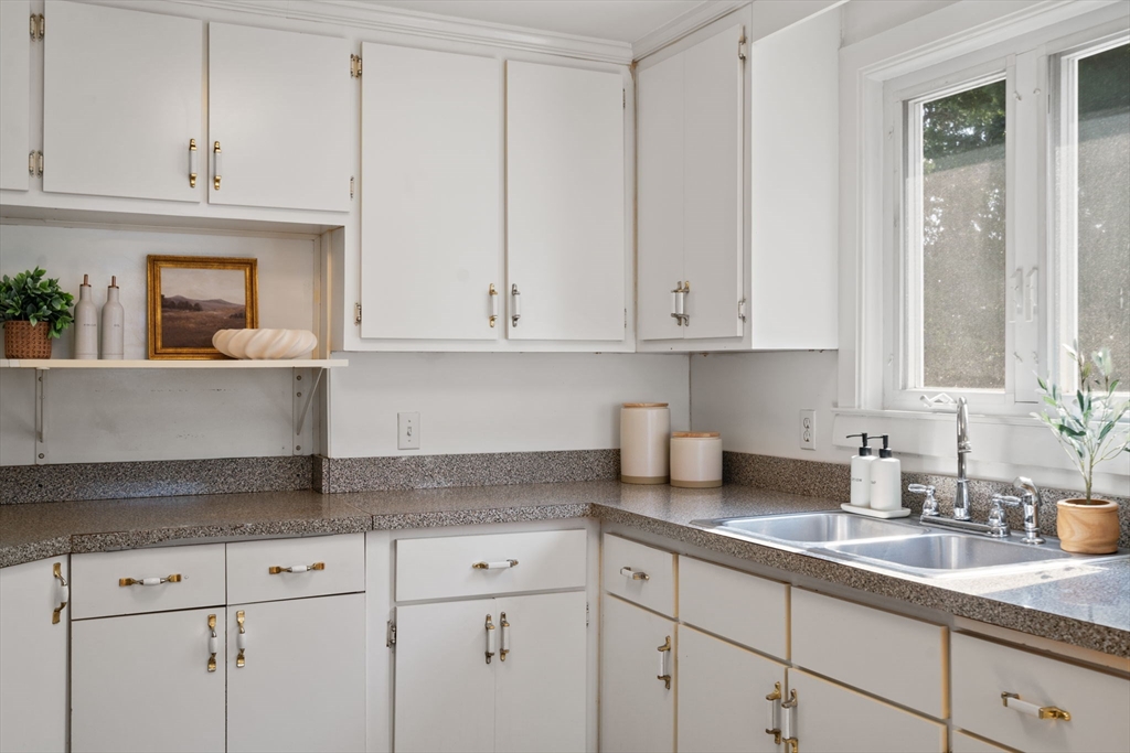 30 Oak Hill Road Waltham, MA 02451 - Photo 11 of 35 Gallery Image 11
