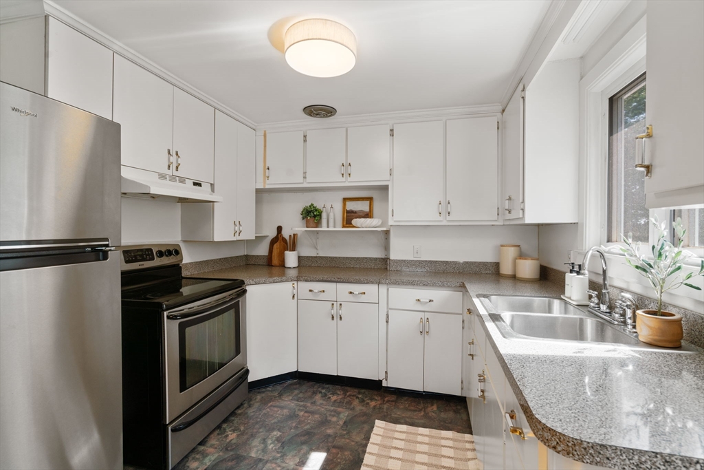 30 Oak Hill Road Waltham, MA 02451 - Photo 12 of 35 Gallery Image 12