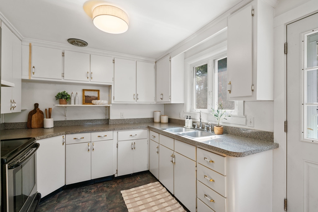 30 Oak Hill Road Waltham, MA 02451 - Photo 13 of 35 Gallery Image 13