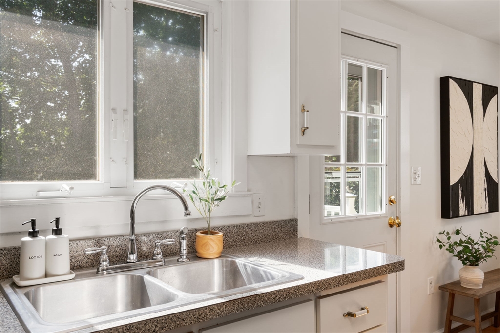 30 Oak Hill Road Waltham, MA 02451 - Photo 14 of 35 Gallery Image 14