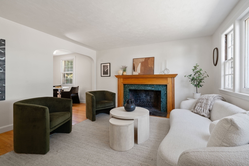 30 Oak Hill Road Waltham, MA 02451 - Photo 3 of 35 Gallery Image 3