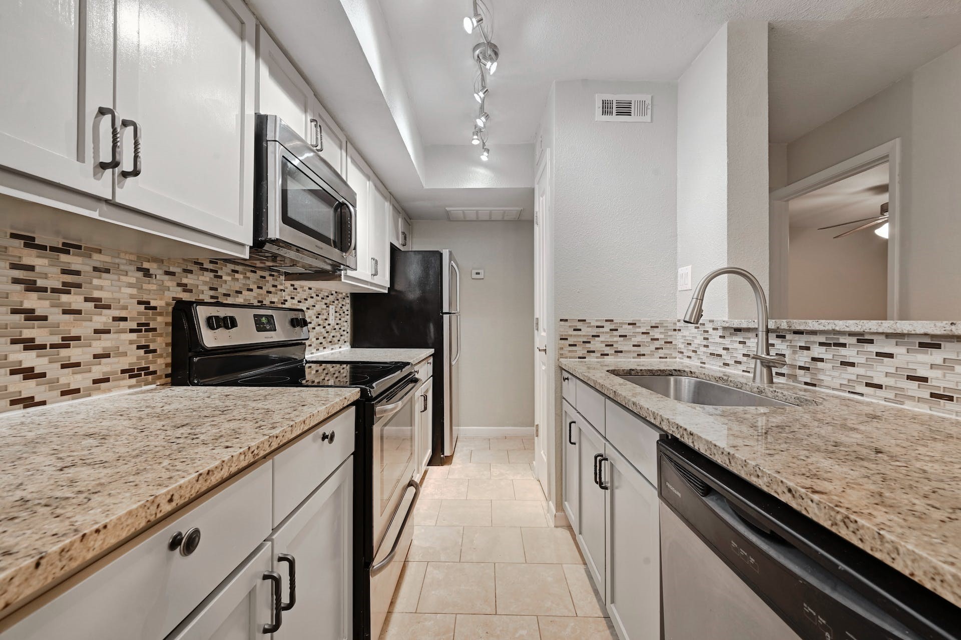 3204 Menchaca Road, Unit 615 Austin, TX 78704 - Photo 9 of 20 Kitchen
