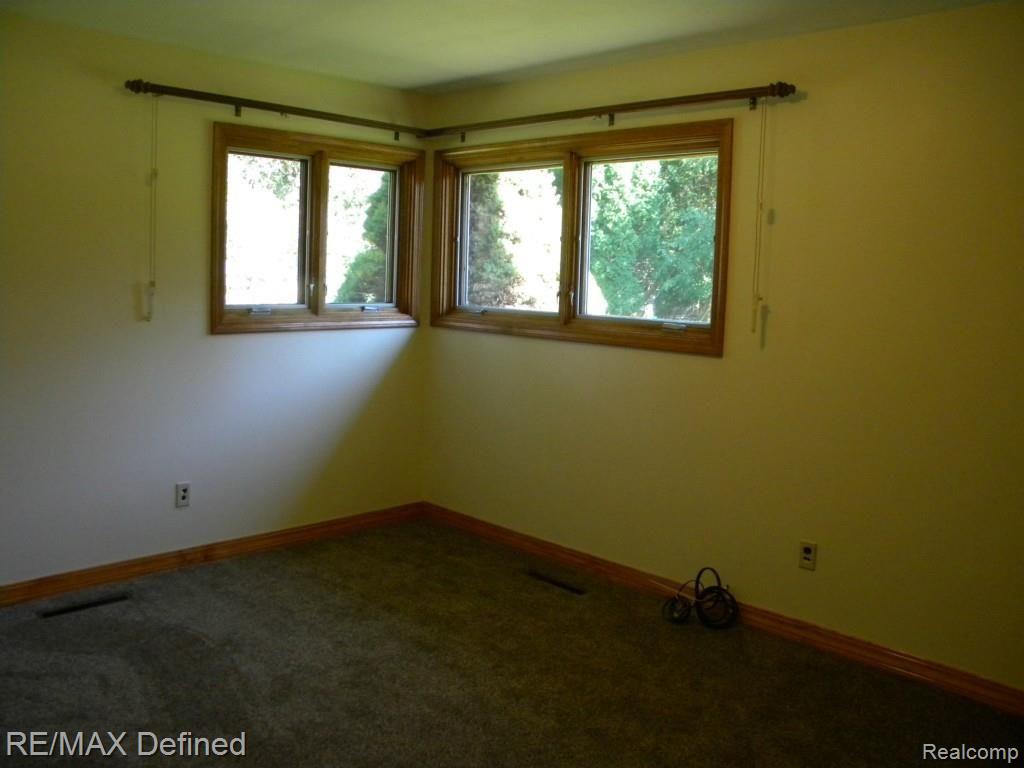 1957 Ansal Drive Rochester, MI 48309 - Photo 10 of 41 95.jpg