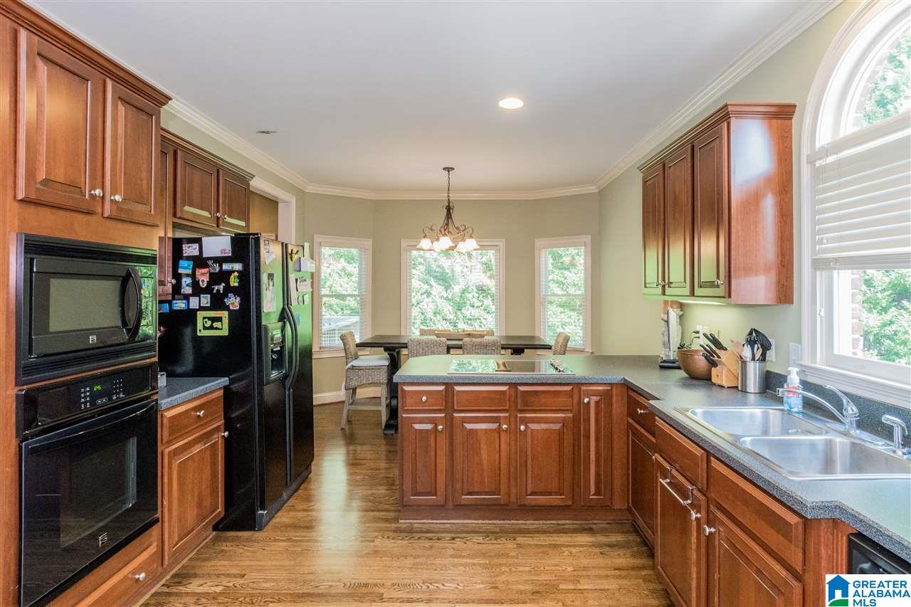 637 Meadow Ridge Drive Birmingham, AL 35242 - Photo 9 of 40