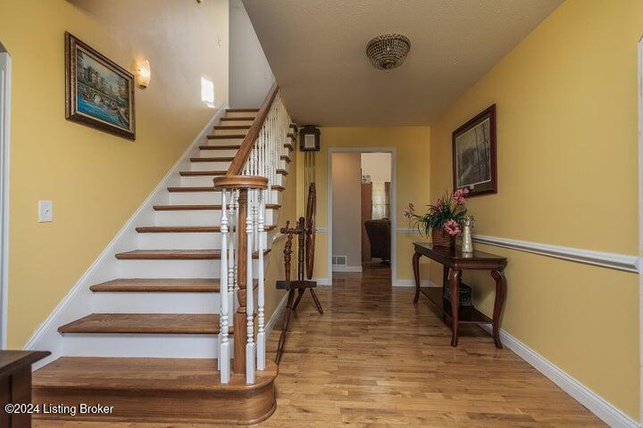960 Hopewell Road Harrodsburg, KY 40330 - Photo 4 of 69 Foyer 6'7x14'4, hardwood floor