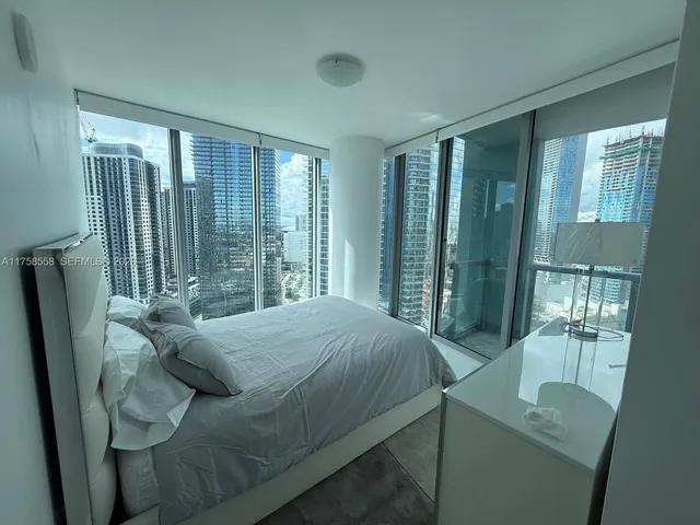 $5,999 | 888 Biscayne Boulevard, Unit 4701, Miami, FL 33132