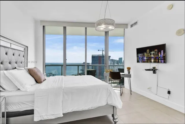 $5,999 | 888 Biscayne Boulevard, Unit 4701, Miami, FL 33132