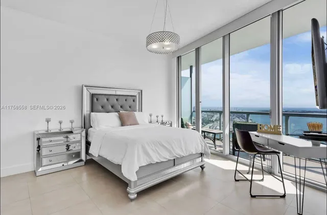 $5,999 | 888 Biscayne Boulevard, Unit 4701, Miami, FL 33132