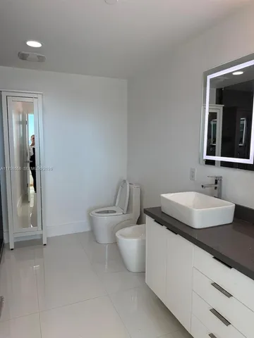 $5,999 | 888 Biscayne Boulevard, Unit 4701, Miami, FL 33132