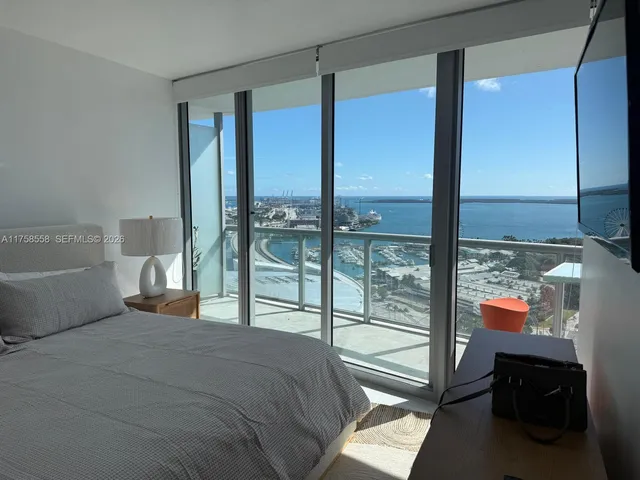 $5,999 | 888 Biscayne Boulevard, Unit 4701, Miami, FL 33132