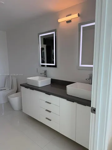 $5,999 | 888 Biscayne Boulevard, Unit 4701, Miami, FL 33132