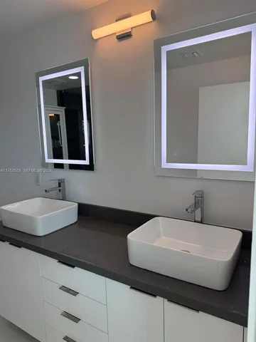 $5,999 | 888 Biscayne Boulevard, Unit 4701, Miami, FL 33132