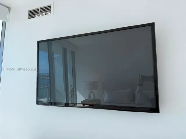 $5,999 | 888 Biscayne Boulevard, Unit 4701, Miami, FL 33132