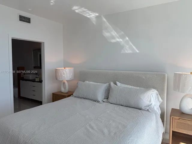 $5,999 | 888 Biscayne Boulevard, Unit 4701, Miami, FL 33132