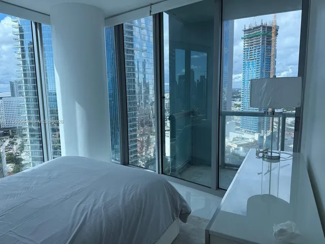 $5,999 | 888 Biscayne Boulevard, Unit 4701, Miami, FL 33132