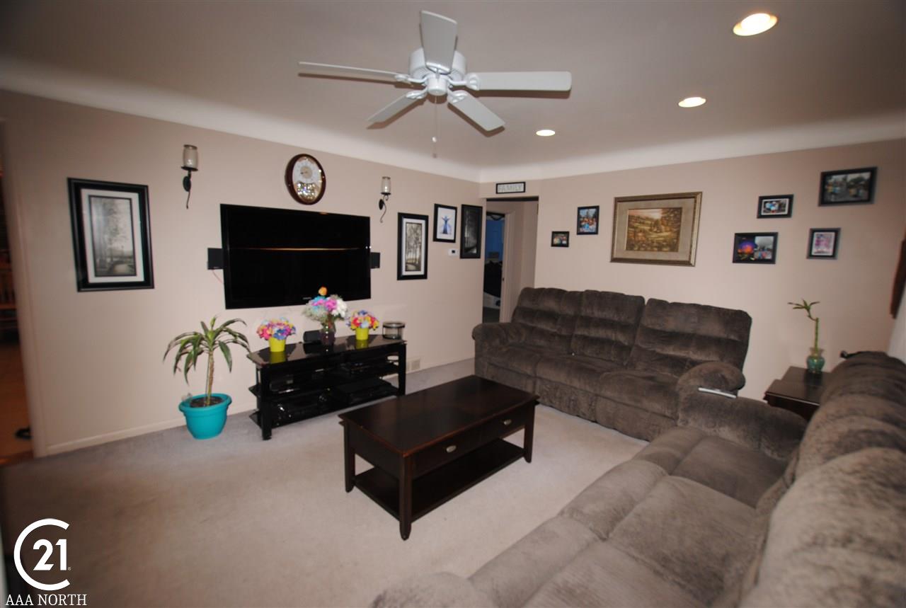 22851 Rausch Avenue Eastpointe, MI 48021 - Photo 12 of 33