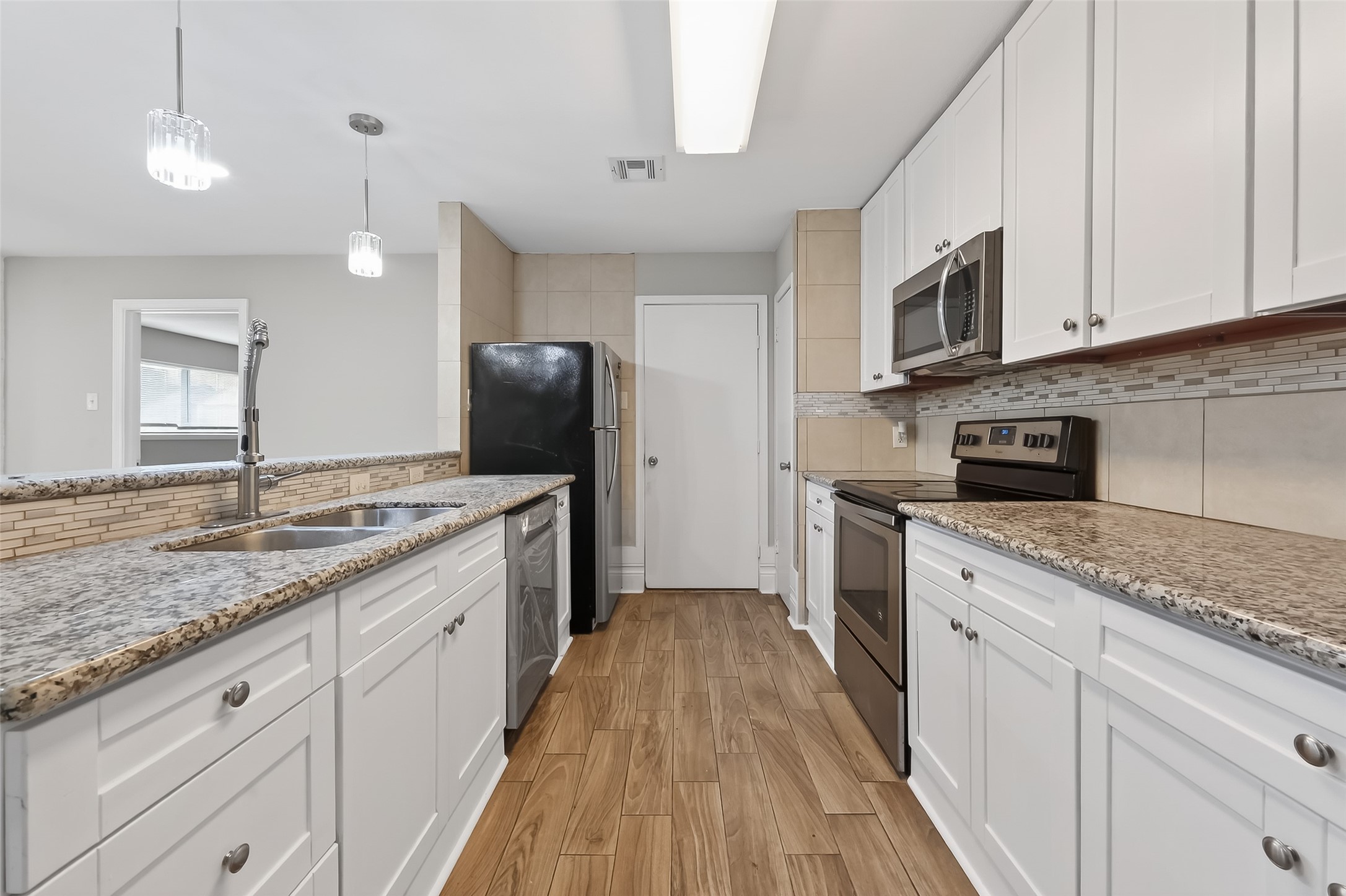 11107 Cedarview Lane Houston, TX 77041 - Photo 15 of 39