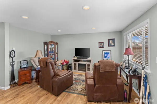 $427,500 | 237 169th Street South, Spanaway, WA 98387