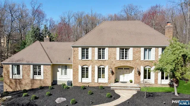 $1,649,000 | 450 Saddle Back Trail, Franklin Lakes, NJ 07417