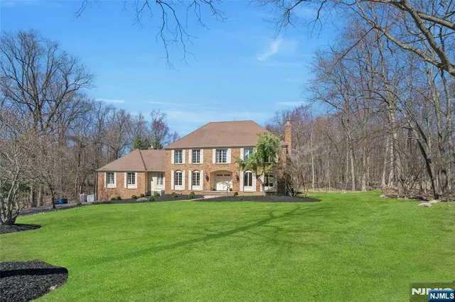 $1,649,000 | 450 Saddle Back Trail, Franklin Lakes, NJ 07417