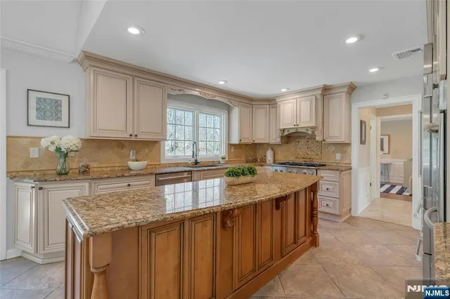 $1,649,000 | 450 Saddle Back Trail, Franklin Lakes, NJ 07417