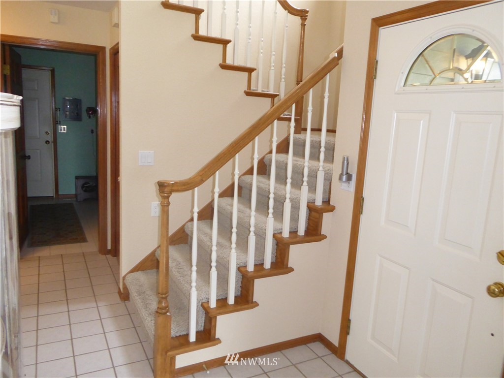 9527 Gastaeson Lane Southwest Rochester, WA 98579 - Photo 20 of 40 a view of entryway