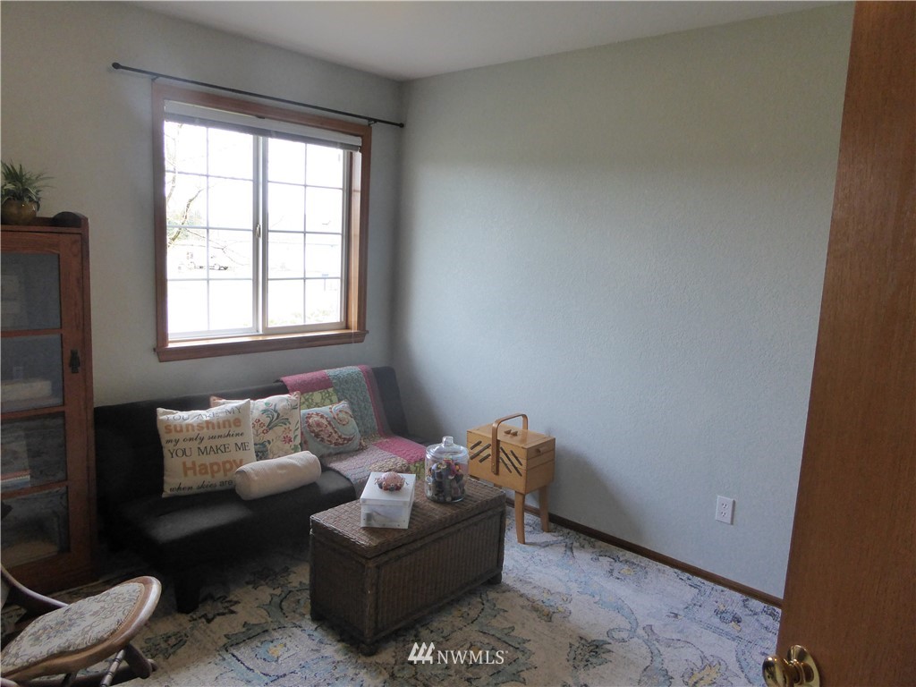 9527 Gastaeson Lane Southwest Rochester, WA 98579 - Photo 28 of 40 a living room with furniture and a window