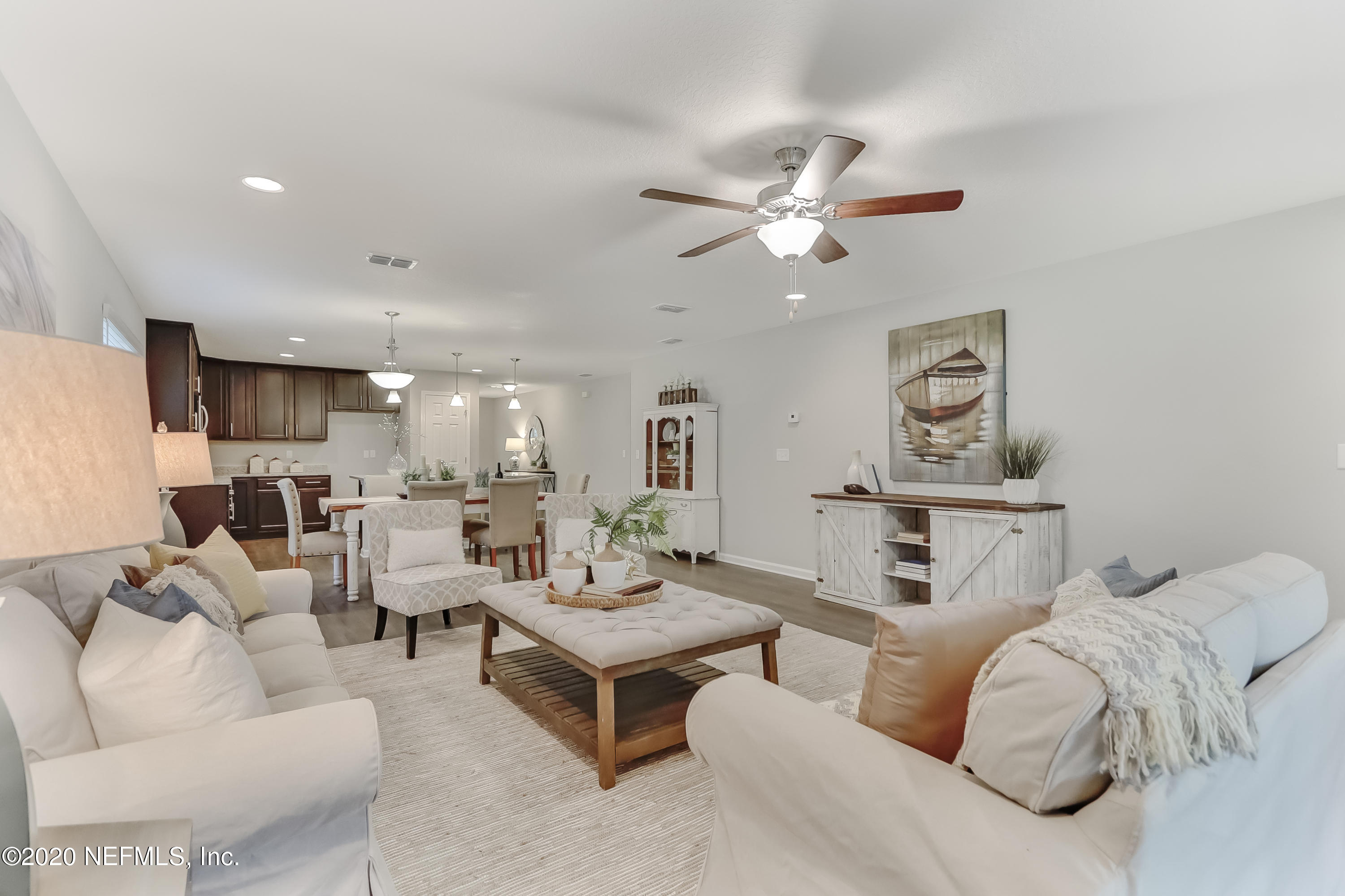 5422 Kennerly Road Jacksonville, FL 32207 - Photo 28 of 41 a living room with furniture