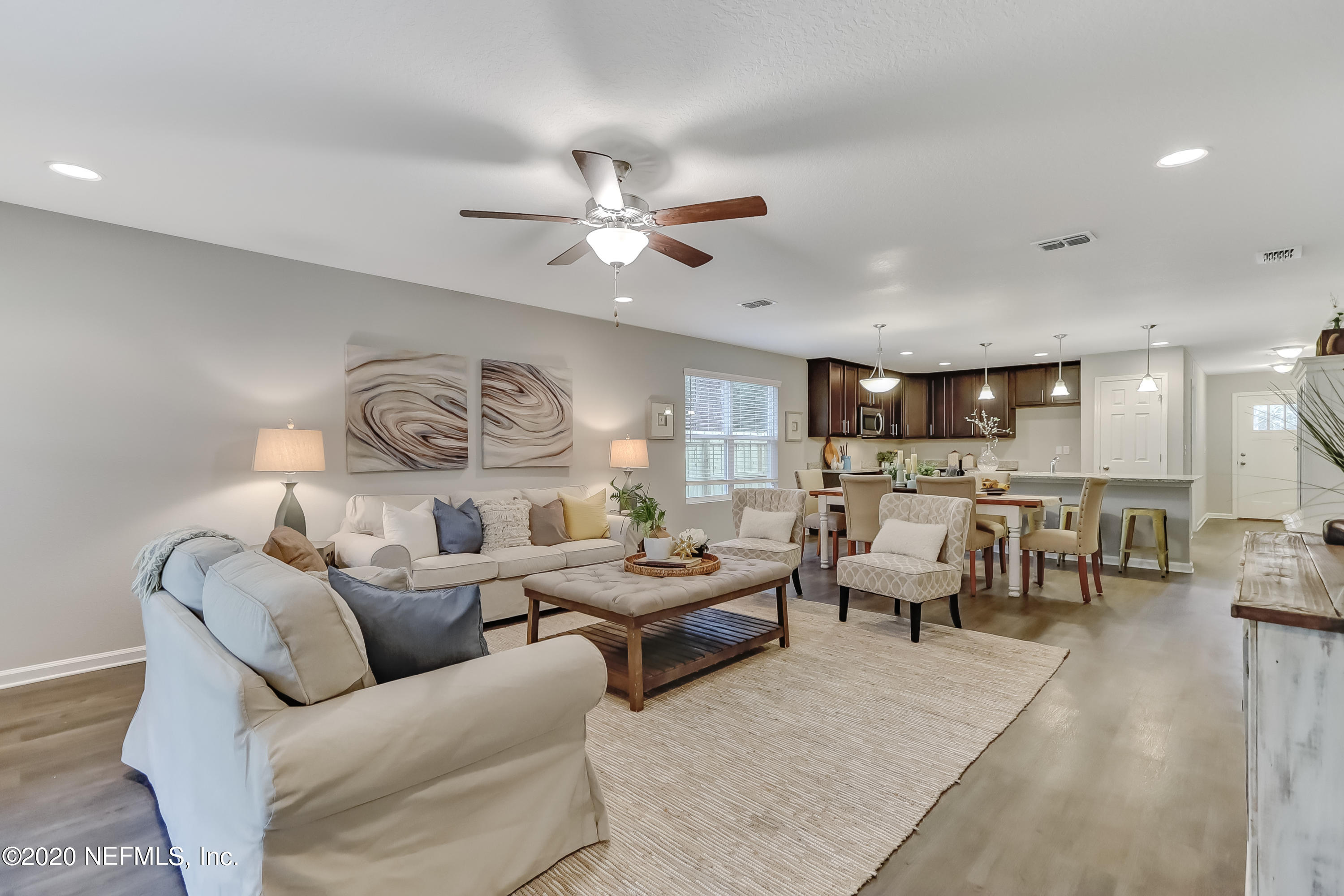 5422 Kennerly Road Jacksonville, FL 32207 - Photo 29 of 41 a living room with furniture