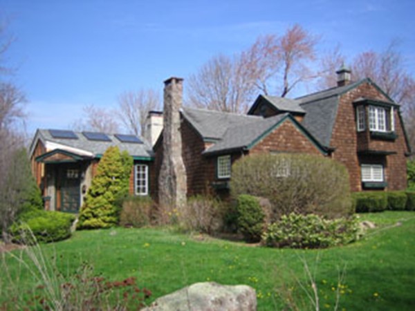 15 Hillside Road Gloucester, MA 01930 - Photo 1 of 10 a front view of a house with garden