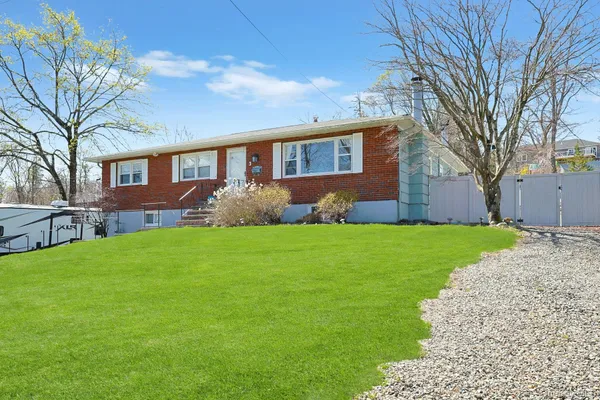 $785,000 | 3 Green Hill Court, Nanuet, NY 10954