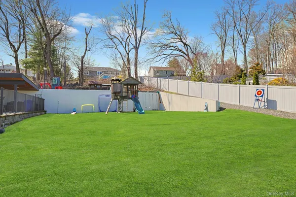 $785,000 | 3 Green Hill Court, Nanuet, NY 10954