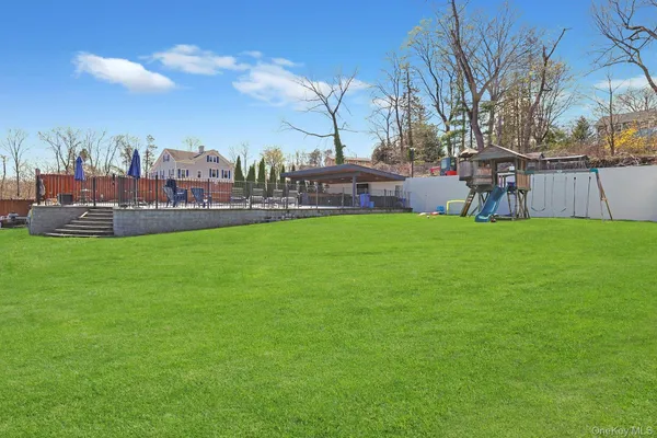 $785,000 | 3 Green Hill Court, Nanuet, NY 10954