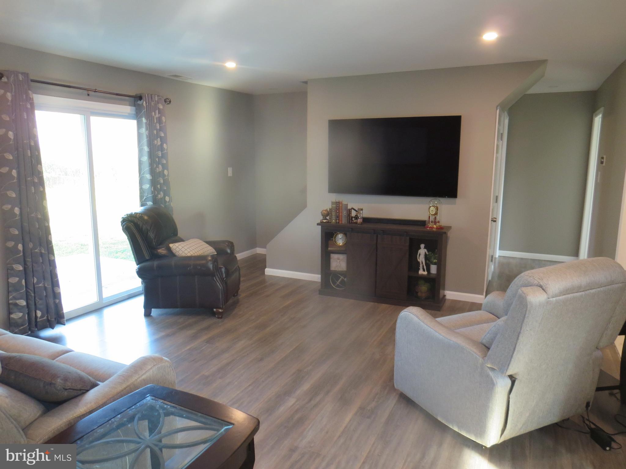 33 Wildflower Road Levittown, PA 19057 - Photo 6 of 37 Gallery Image 6