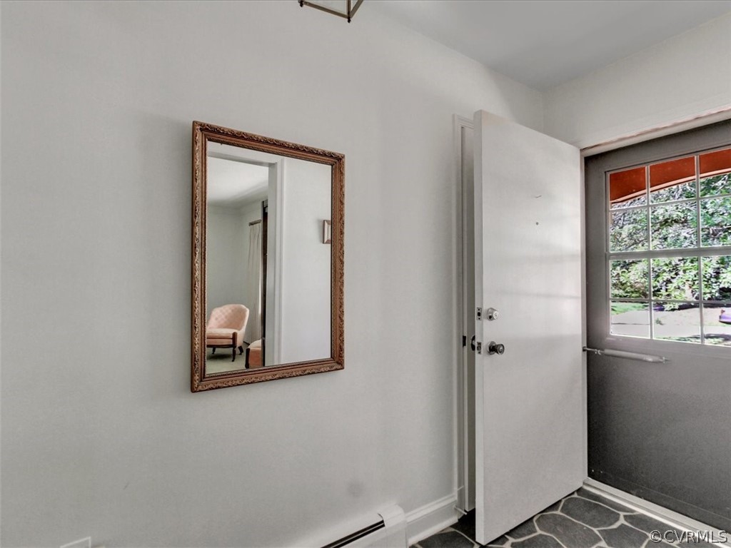 3825 Foxglove Road North Chesterfield, VA 23235 - Photo 4 of 29 Gallery Image 4