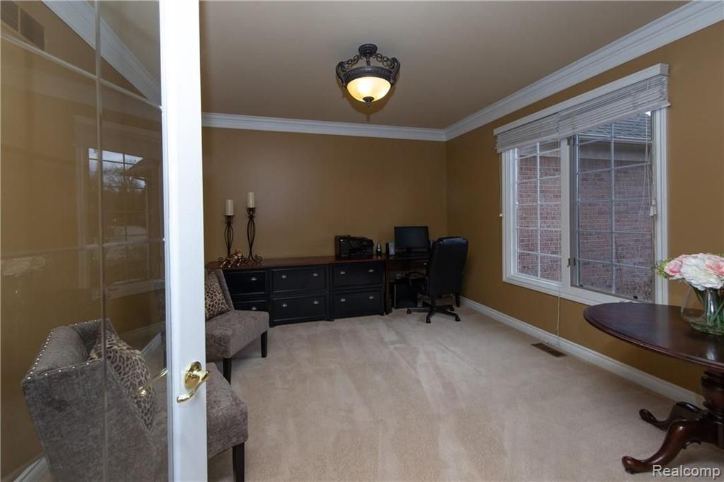 1056 Autumnview Drive Rochester, MI 48307 - Photo 9 of 44