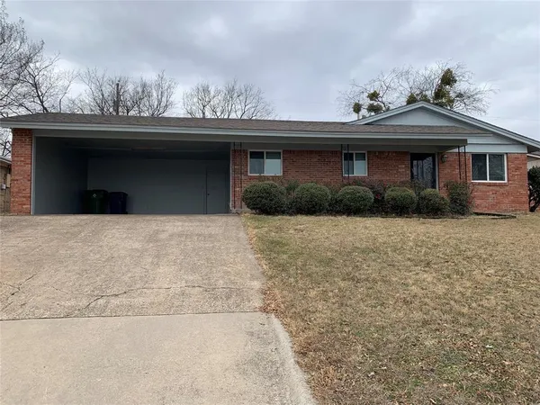 $1,800 | 1402 South Cliff Street, Decatur, TX 76234