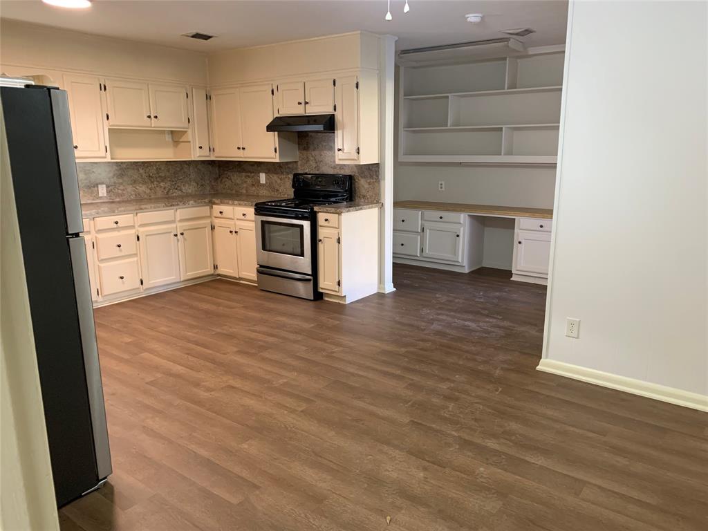 1402 South Cliff Street Decatur, TX 76234 - Photo 3 of 9