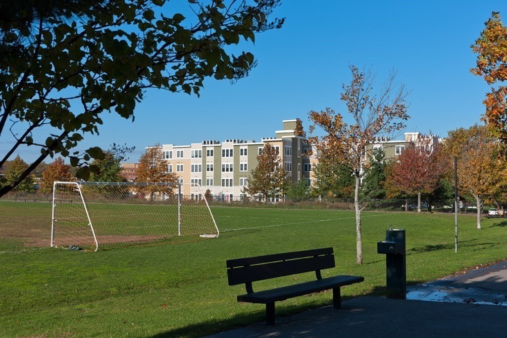 87 New Street, Unit 101 Cambridge, MA 02138 - Photo 9 of 11 a park view with a sitting space
