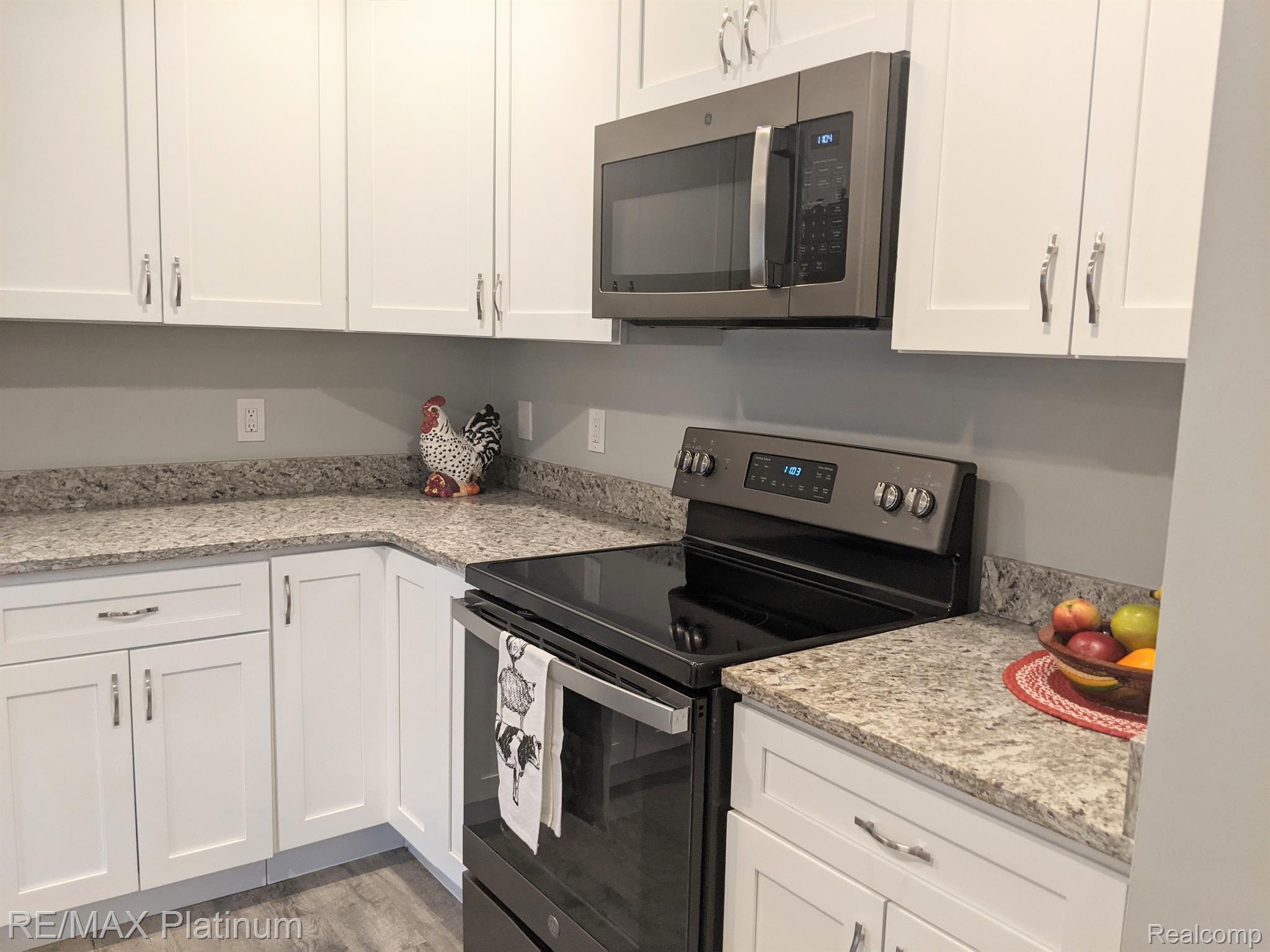 810 Chelsea Ridge Court, Unit 21 Howell, MI 48843 - Photo 16 of 43 Like new appliances