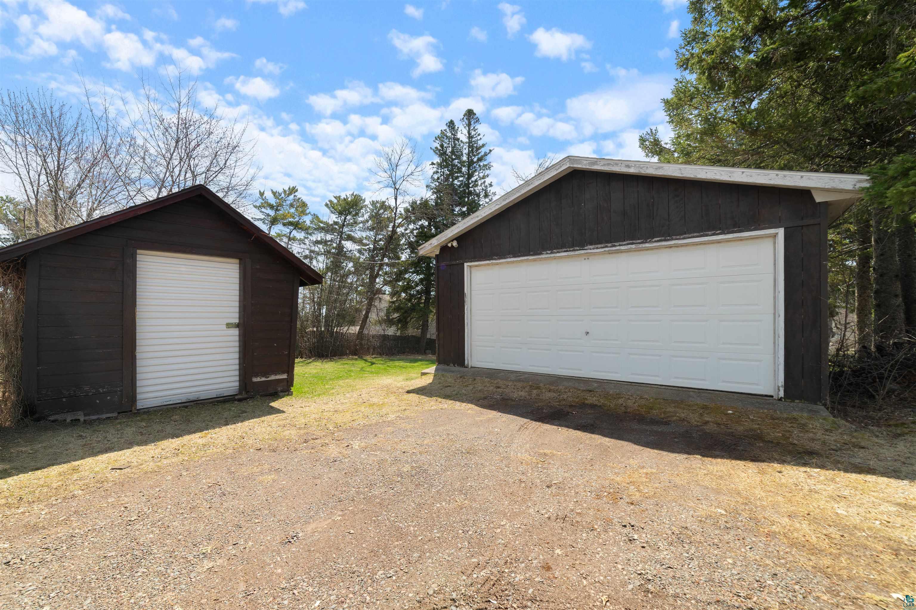 4921 Oneida Street Duluth, MN 55804 - Photo 19 of 23 View of detached garage