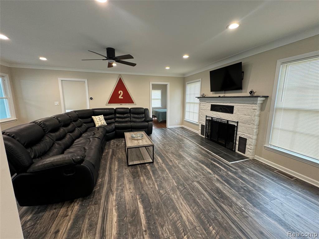 701 Pointe Tremble Road Algonac, MI 48001 - Photo 9 of 41