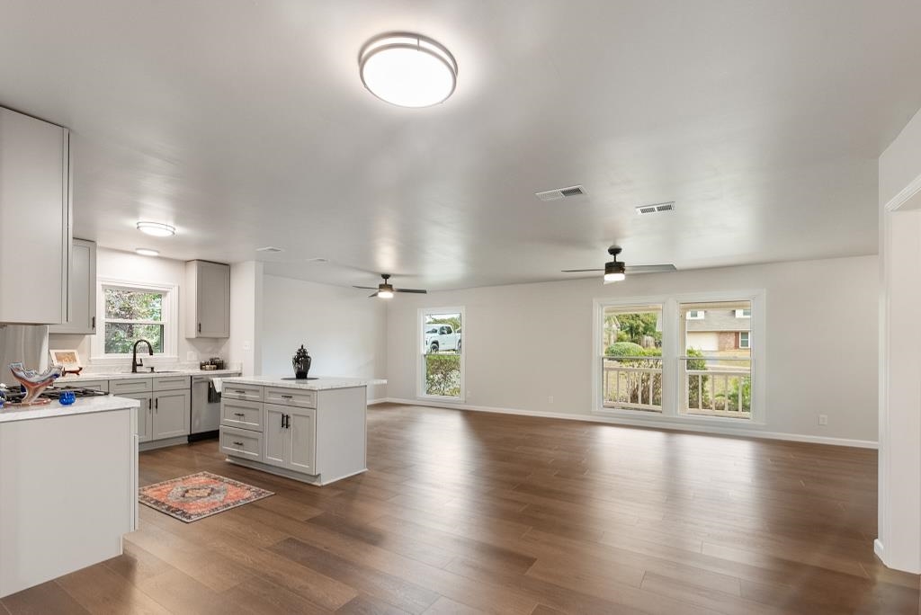 554 Stuart Street Daphne, AL 36526 - Photo 26 of 49 Kitchen