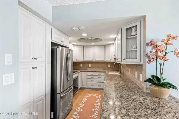 $3,400 | 877 N Highway, Unit 1106, Indialantic, FL 32903