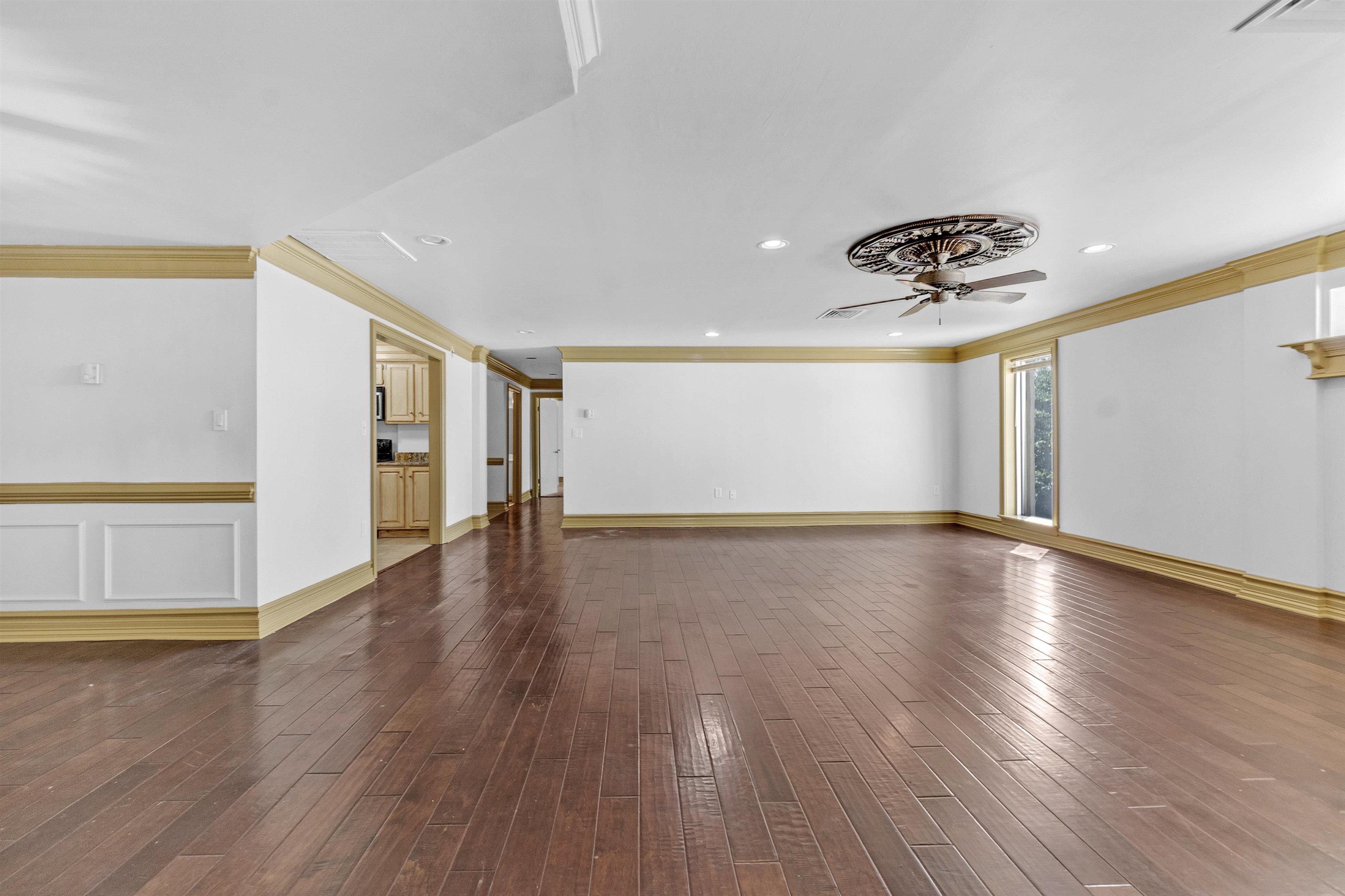 655 Riverside Drive, Unit 206 Memphis, TN 38103 - Photo 12 of 28 a view of a livingroom with wooden floor and window